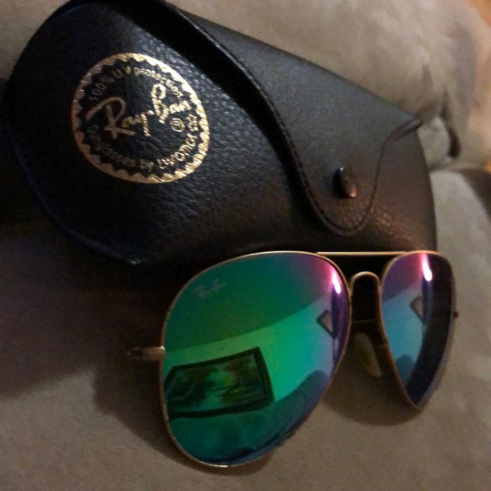 Aviator Raybans!!!
